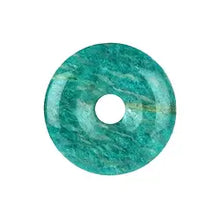 Laden Sie das Bild in den Galerie-Viewer, Amazonit Donut 40 mm aus dunkler russischer Rohware mit grün-türkiser Farbe und weißer Bänderung.
