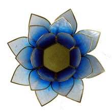 Laden Sie das Bild in den Galerie-Viewer, Lotus Teelichthalter Blau/Weiß mit Goldrand – Capiz-Muschel
