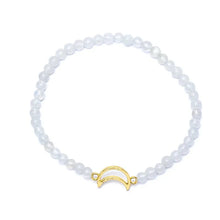 Laden Sie das Bild in den Galerie-Viewer, Mondstein Armband elastisch mit Halbmondanhänger – 3 mm
