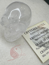 Laden Sie das Bild in den Galerie-Viewer, Kristallschädel Bergkristall – Bewusstsein &amp; Erkenntnis (0,5 cm)
