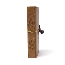 Laden Sie das Bild in den Galerie-Viewer, Notizbuch Lotus mit Amethyst &amp; Kunstlederbezug 18 × 13 cm
