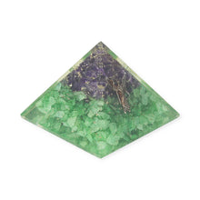 Laden Sie das Bild in den Galerie-Viewer, Orgonit-Pyramide mit Peridot, Amethyst &amp; Engel Raphael 7 cm
