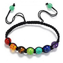Laden Sie das Bild in den Galerie-Viewer, Verstellbares Chakra-Armband aus Baumwolle mit bunten Edelstein-, Resin- und Glasperlen in den sieben Chakrafarben, Länge 16–28 cm.

