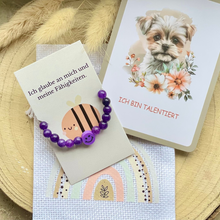 Laden Sie das Bild in den Galerie-Viewer, Mutmacher-Armband für Kinder aus Amethyst mit Affirmationskarte und Stoffbeutel
