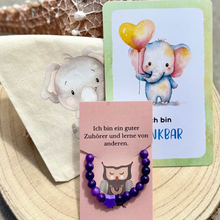 Laden Sie das Bild in den Galerie-Viewer, Mutmacher-Armband für Kinder aus Amethyst mit Affirmationskarte, Kraftkarte und Stoffbeutel
