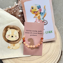 Laden Sie das Bild in den Galerie-Viewer, Mutmacher-Armband für Kinder aus Carneol mit Schulkind-Perlen, Affirmationskarte, Kraftkarte und Stoffbeutel
