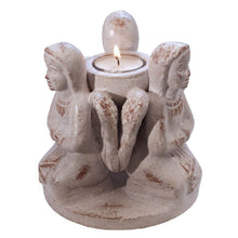 Laden Sie das Bild in den Galerie-Viewer, Teelichthalter Freundeskreis mit 3 Engeln im Kreis aus Terracotta 13 × 13 cm
