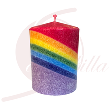 Laden Sie das Bild in den Galerie-Viewer, Kerze Rainbow aus Stearin 10 cm – Farbenfrohe Harmonie
