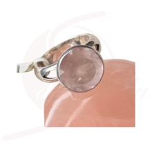 Laden Sie das Bild in den Galerie-Viewer, Rosenquarz Ring 12 mm facettiert – Selbstliebe &amp; Harmonie | 925 Silber Größe 53
