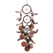 Laden Sie das Bild in den Galerie-Viewer, Traumfänger Mobile braun Leder Capiz Muscheln 50 cm Wohnaccessoire
