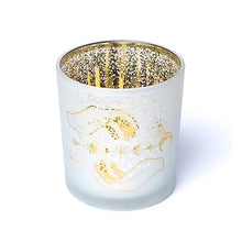 Laden Sie das Bild in den Galerie-Viewer, Kerzenhalter „Spirituelle Hände“ – gefrostetes Glas mit metallic Schimmer, ideal für Teelichter und Votivkerzen, Symbol für Schutz und Licht.
