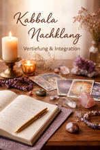 Laden Sie das Bild in den Galerie-Viewer, Kabbala Nachklang Vertiefung und Integration. Spirituelle Beratung mit Karten, Notizbuch, Kerze und Halbedelsteinen in ruhiger Atmosphäre.
