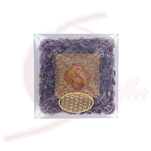 Laden Sie das Bild in den Galerie-Viewer, Orgonit Pyramide mit Amethyst &amp; Blume des Lebens 7 cm
