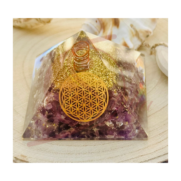 Orgonit Pyramide mit Amethyst & Blume des Lebens 7 cm