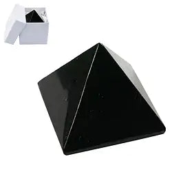 Schungit Pyramide 3,8–4,2 cm in Geschenkbox, schwarzer Halbedelstein in geometrischer Form


